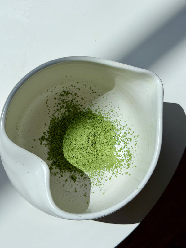 Bio Mulberry Matcha aus Japan – koffeinfreies Blattpulver der weißen Maulbeere aus Shimane mit mildem, sanft-grünem Geschmack als Matcha Alternative.