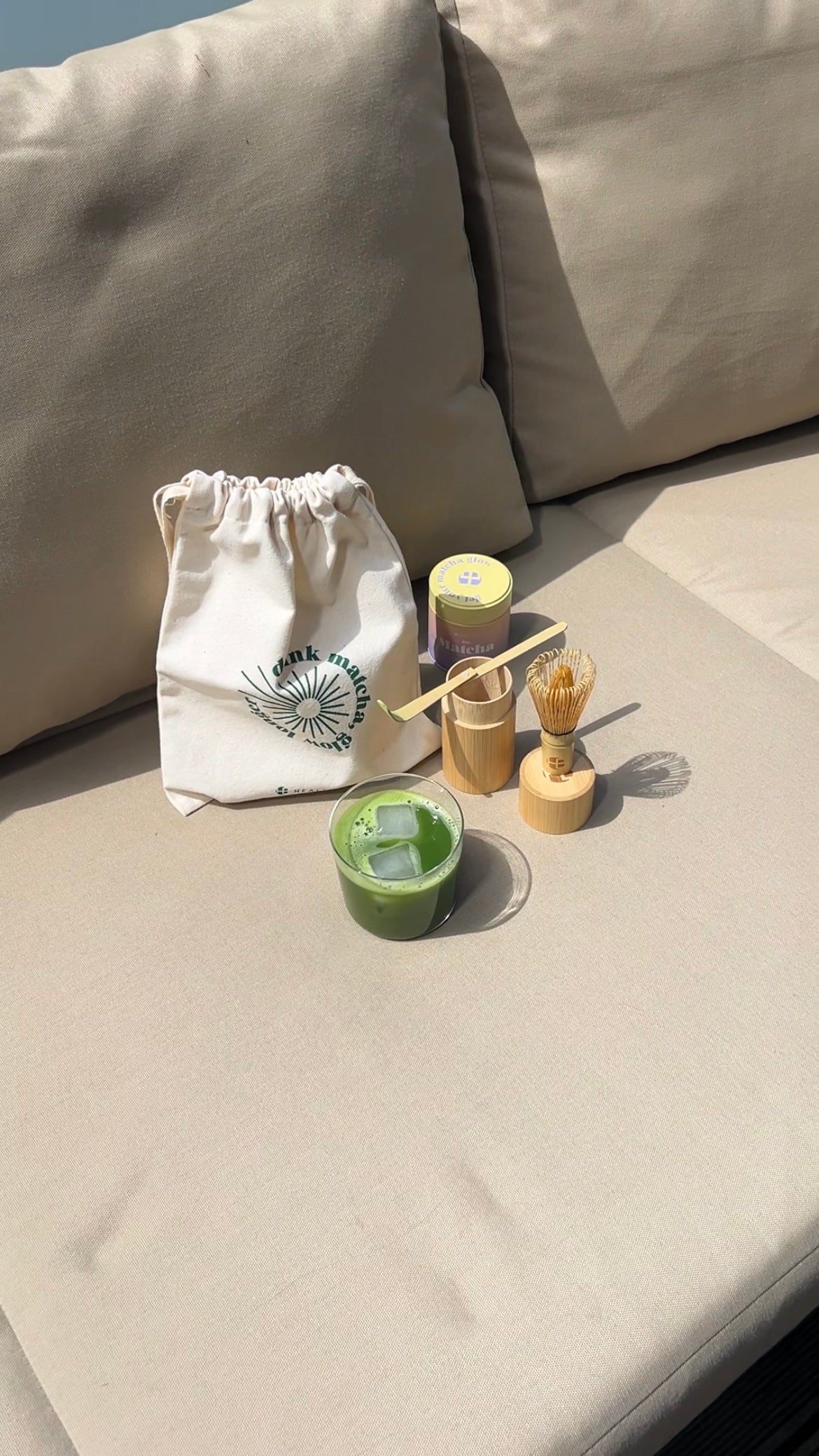 Matcha Reisebeutel von Health Bar mit Chasen und Zubehör – Travel Bag aus Baumwolle für unterwegs