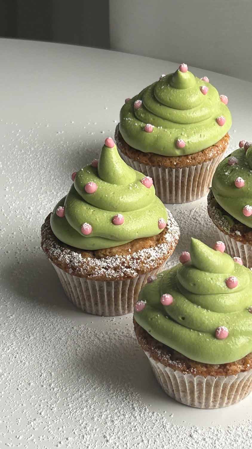 Advents Muffins mit Matcha Sahne