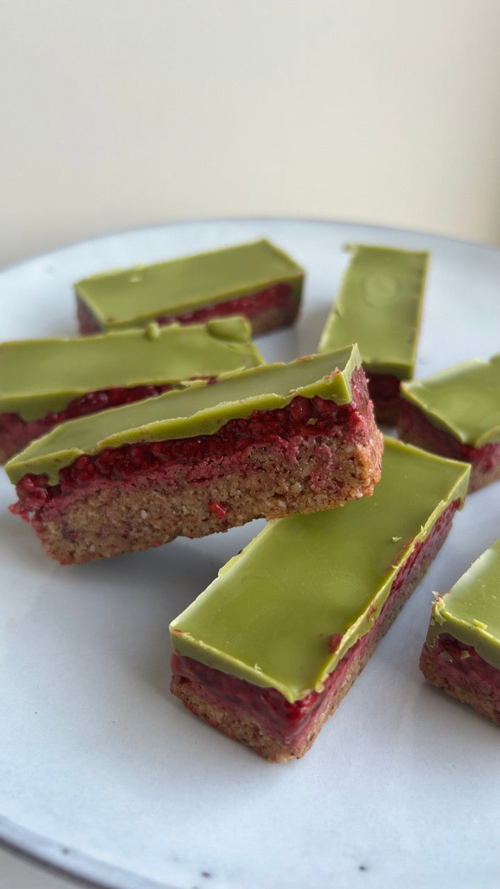Himbeer-Keks-Riegel mit Matcha – HEALTH BAR GmbH