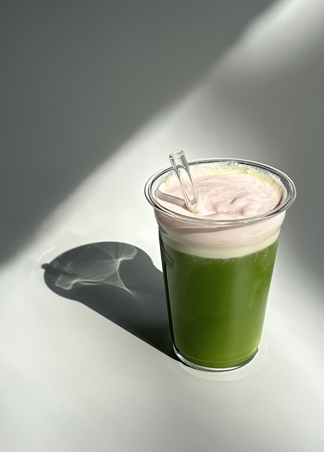 Jahodový krémový matcha – recept na jahodové matcha latte – HEALTH BAR GmbH
