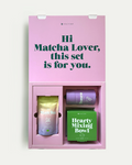 Geschenkset von Health Bar in rosa Box mit Aufschrift Hi Matcha Lover, this set is for you, bestehend aus Bio Matcha, Chasen und Hearty Mixing Bowl in separater Verpackung