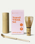 Travel Whisk Set von Health Bar mit Bambus Matchabesen, Bambus Löffel, zylindrischer Transportdose und pastellfarbener Verpackung für Matcha Zubereitung unterwegs