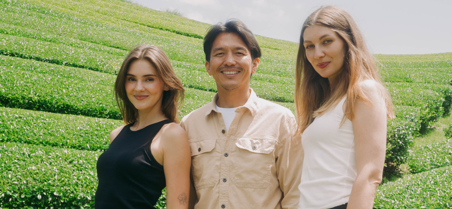Stefanie Giesinger und Nancy Tabillion auf Teefeldern Uji Japan