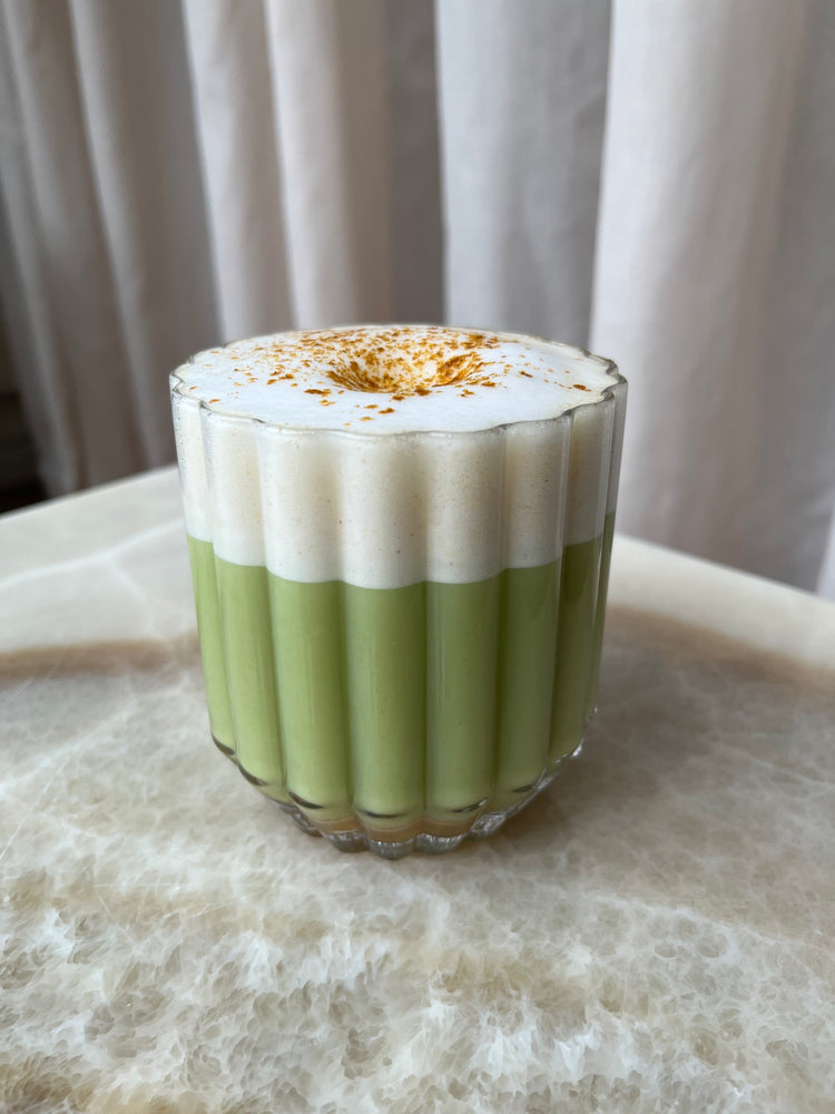 Matcha Latte à la citrouille et aux épices illustration