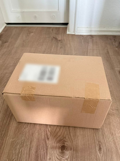 Beispielfoto: Paket von außen